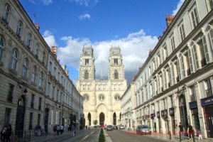 Kathedrale Sainte-Croix d’Orléans - außen ...