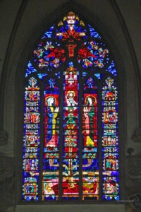 Interessante Glasfenster im Augsburger Dom ...
