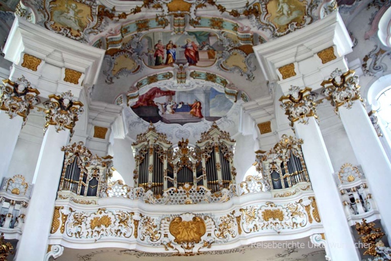 Süddeutsche Orgel eingerahmt vom Rokoko ...