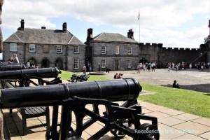 Nach der Verwendung als Königssitz und vielen Belagerungen, wurde die Burg als Kaserne genützt ...