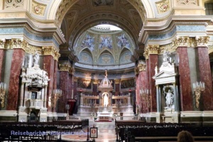 St. Stephan Basilika - Inneres nach Osten ...