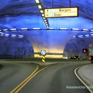 Kreisverkehr in einem der vielen Tunnel ...