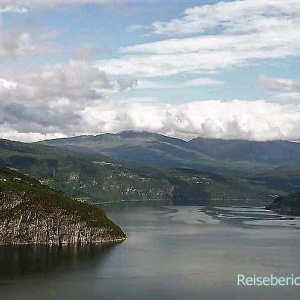 Märchenhafte Aussicht auf den Innvikfjorden ...
