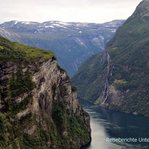 Der Wasserfall "Die Sieben Schwestern" am Geirangerfjord ...