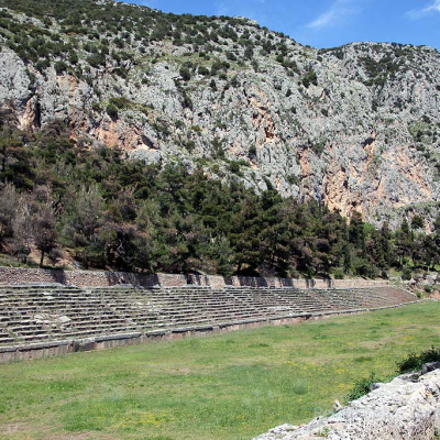 Das riesige Stadion von Delphi ...