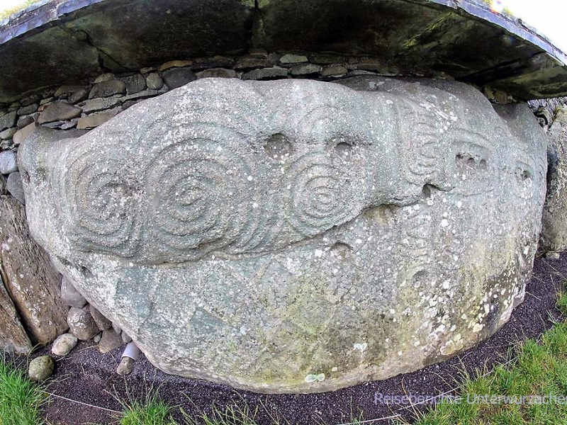 Keltische Symbole auf einem der Kerbsteine ...