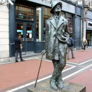James Joyce Denkmal - irischer Dichter der Moderne ...