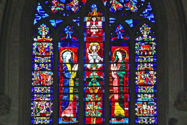 Interessante Glasfenster im Augsburger Dom ...
