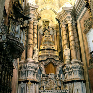 Altar in der Clérigos-Kirche ...