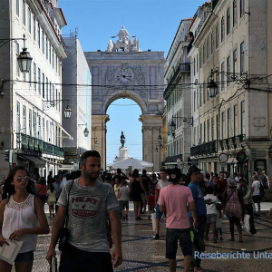 Fußgängerzone in Lissabon Richtung Tejo-Ufer - Stadtteil Baixa